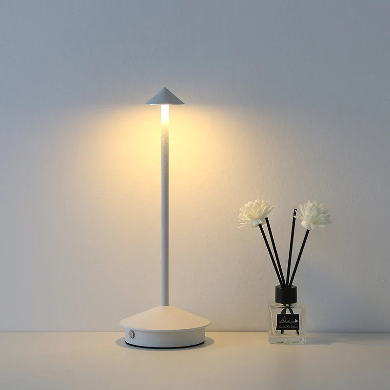 Arrow™ Cordless Lamp